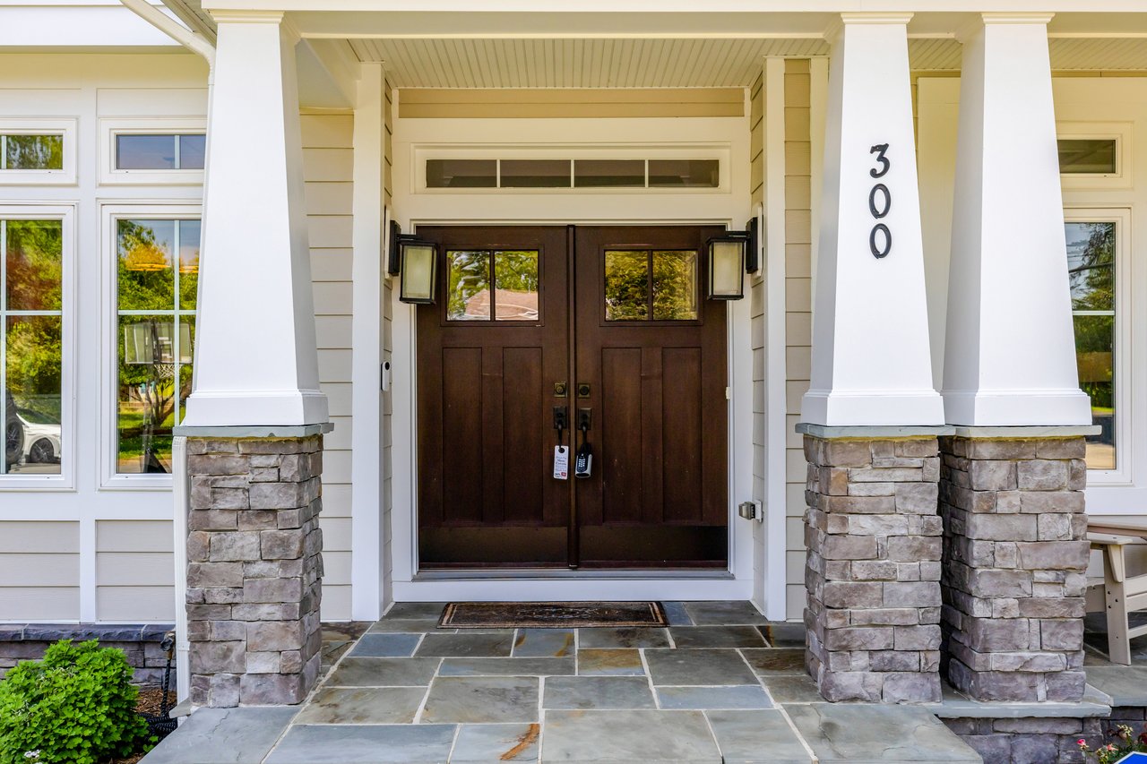 300 Jade Ct NW