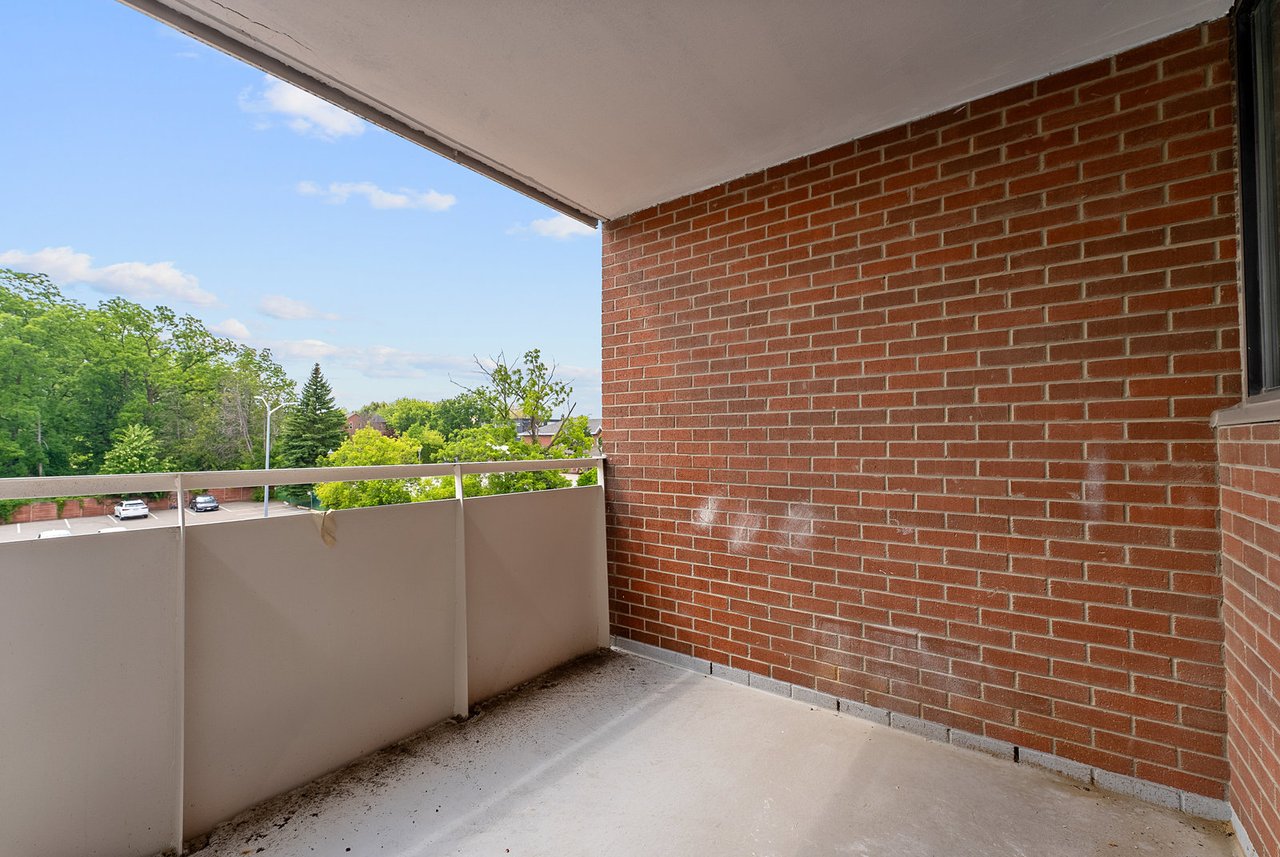 10330 Yonge Street W Unit: 404