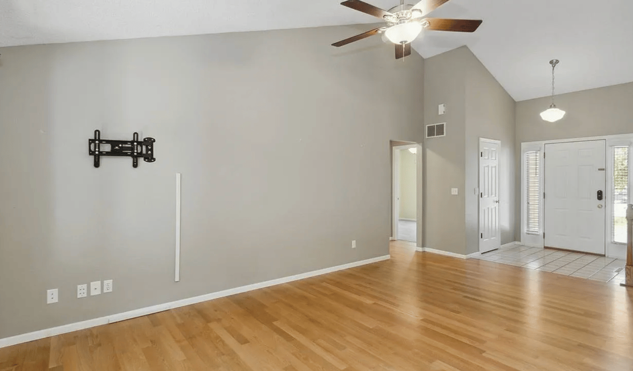 125 E Dovetail Dr