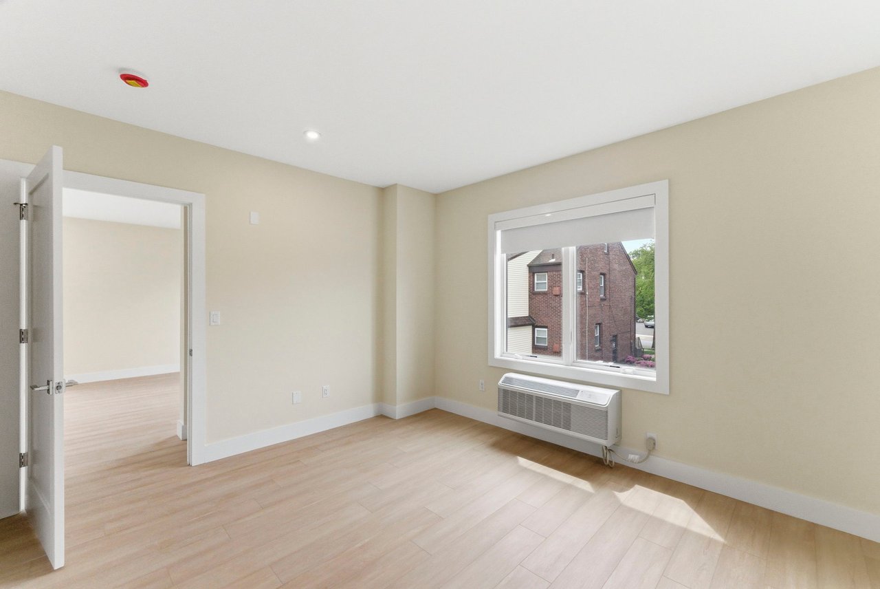 850 Broad Ave