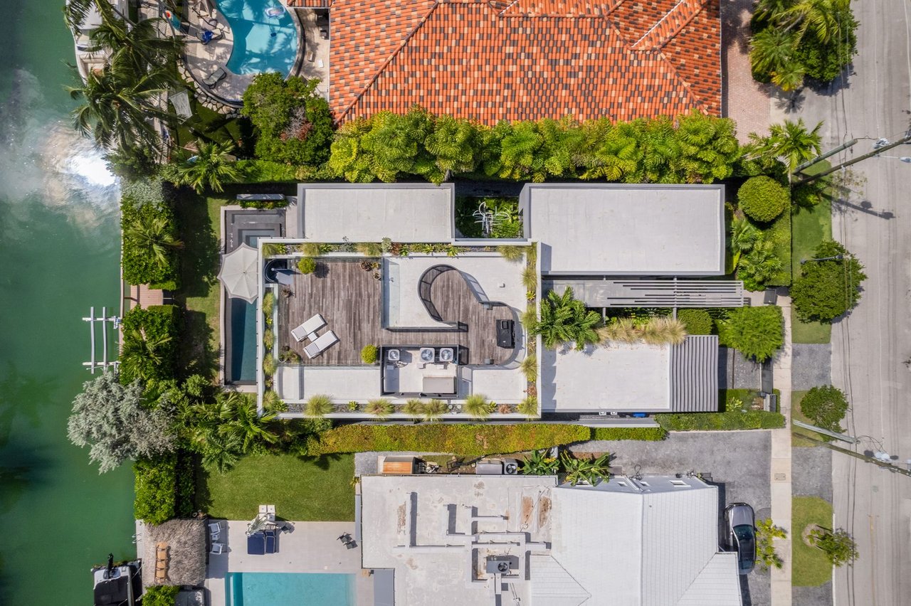 BISCAYNE POINT VILLA MOIRE