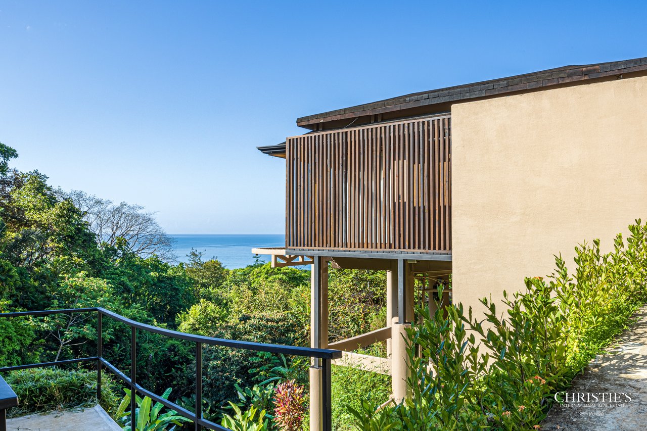 Luxury Hotel Boutique with Ocean Views | Walking distance to the beach | 13.2 Acres