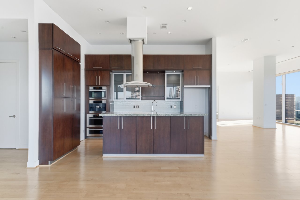 1600 Post Oak Blvd, #1903