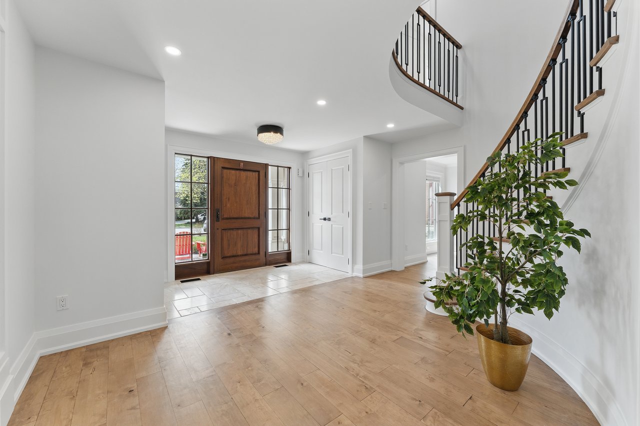 1543 Point-O-Woods Road