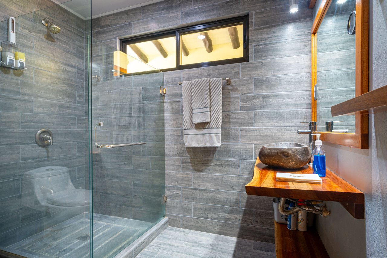 Beautiful Casa Tucán Escape, Tres Rios,  Gorgeous Mountain View with Room to Build!