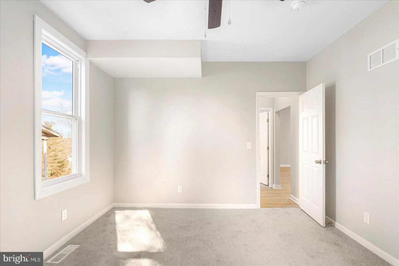 2725 E. Strathmore Ave