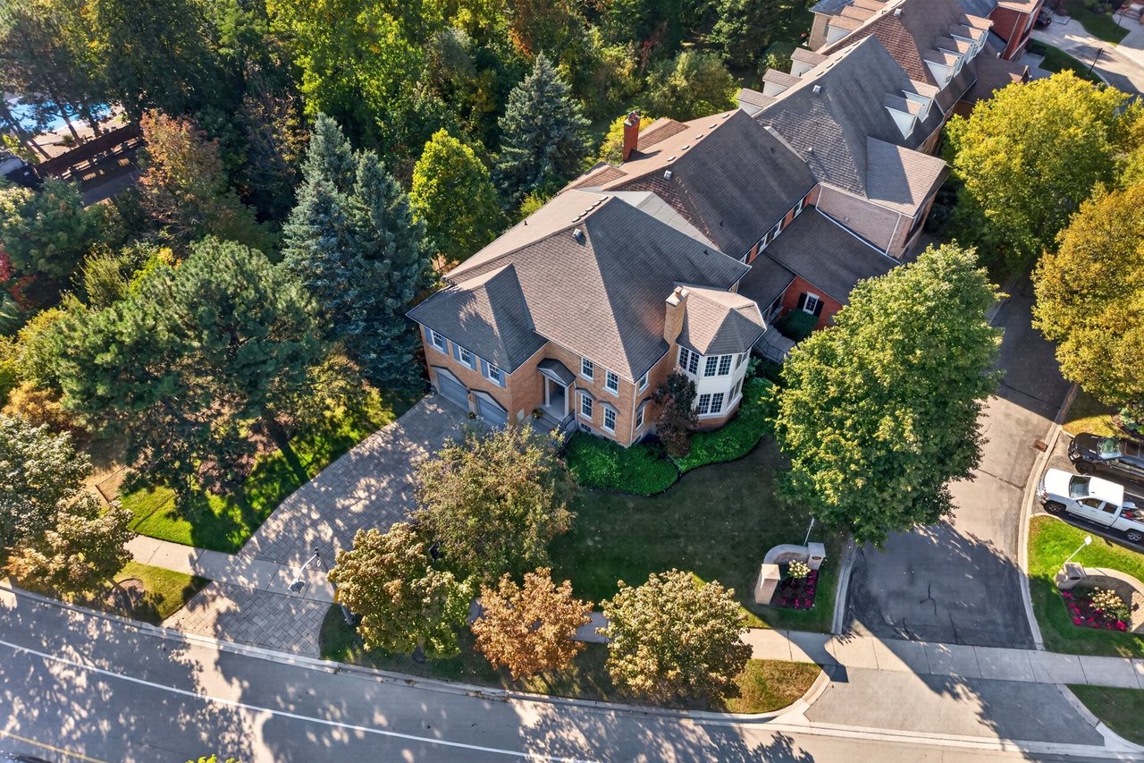 Executive Millcroft Townhome
