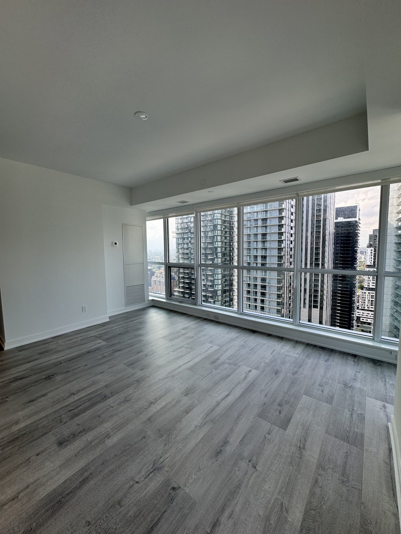 327 King Street W Unit: 3707