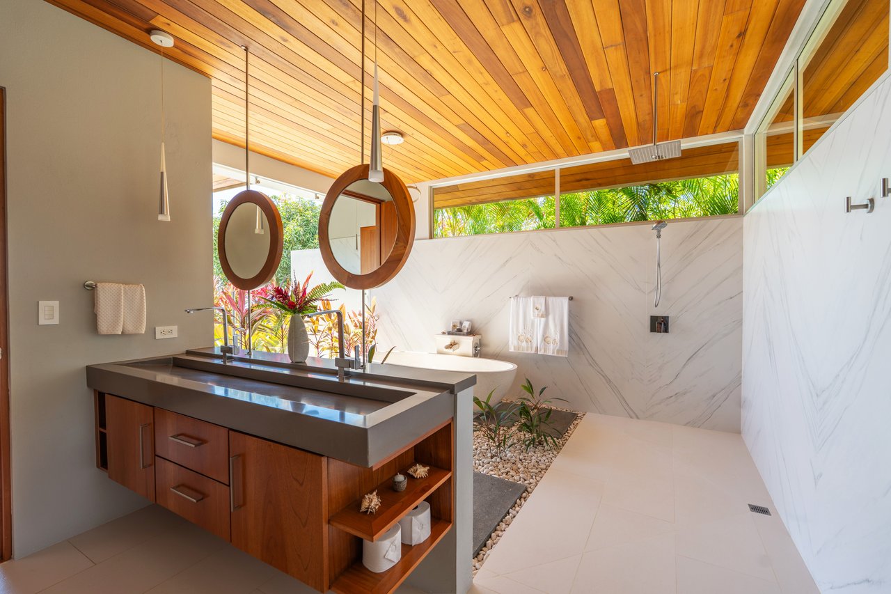 Blue Horizon – luxury ocean-view home in Ojochal, Costa Rica