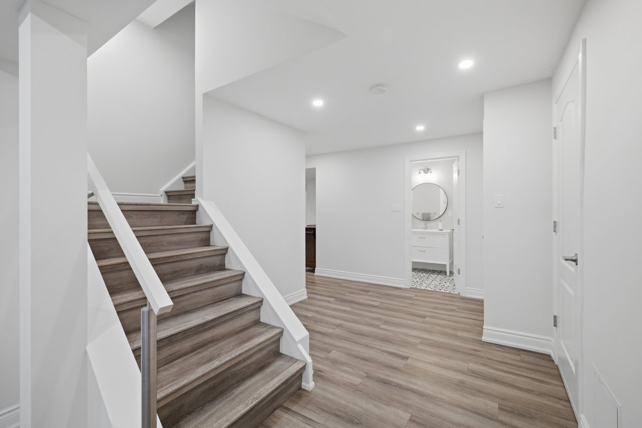 Rare Court Location on Oakville Golf Course