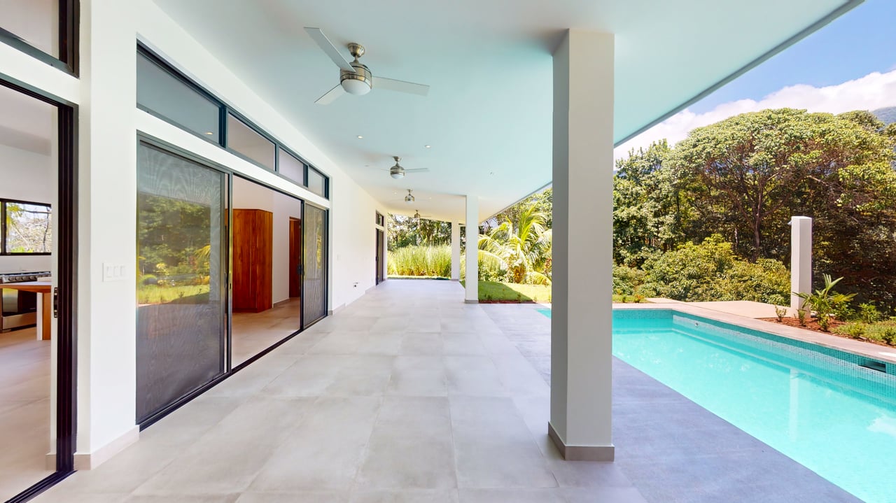 Exquisite Modern Retreat with Ocean and Mountain Views in Ojochal, Costa Rica