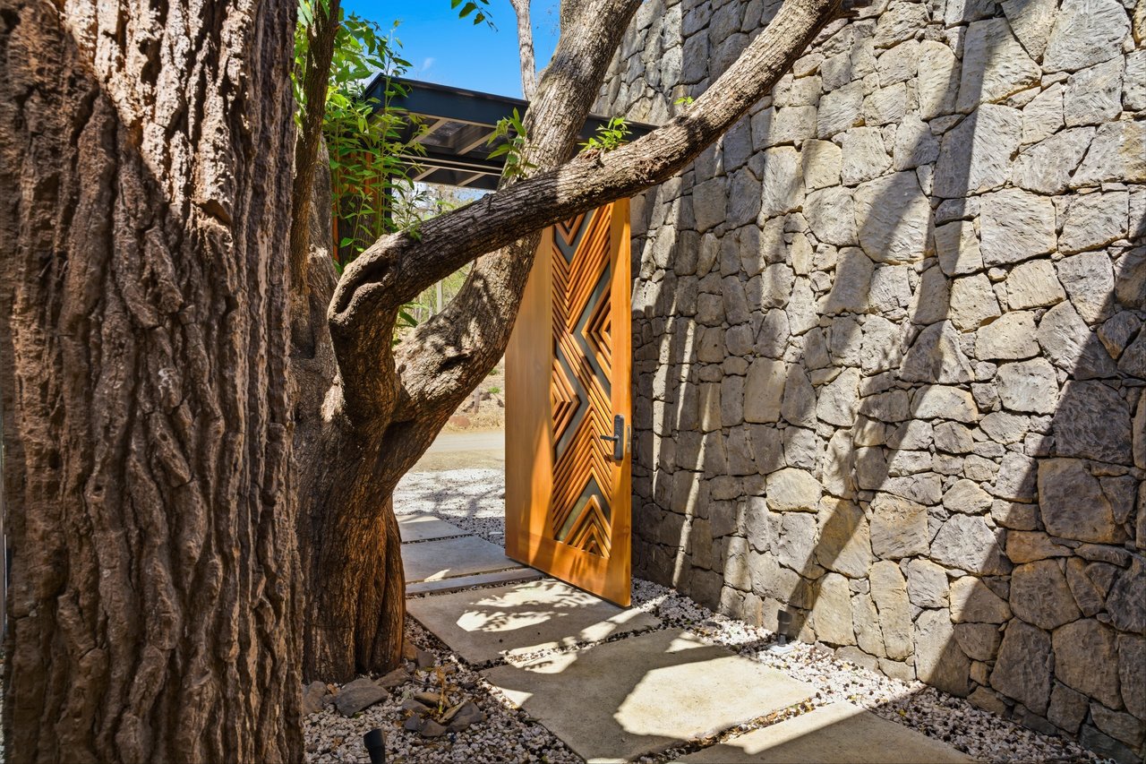 Casa Uchuva | Architectural Harmony of Wood, Stone, and Light