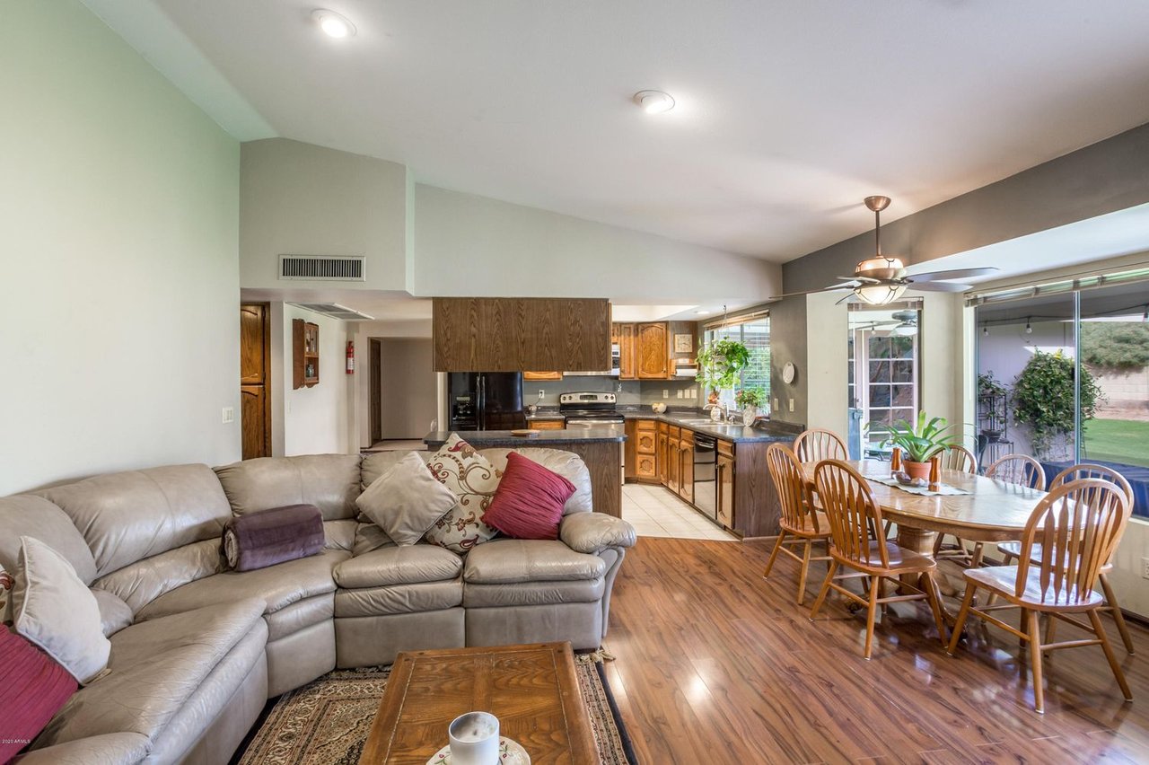 16043 N 52nd Pl