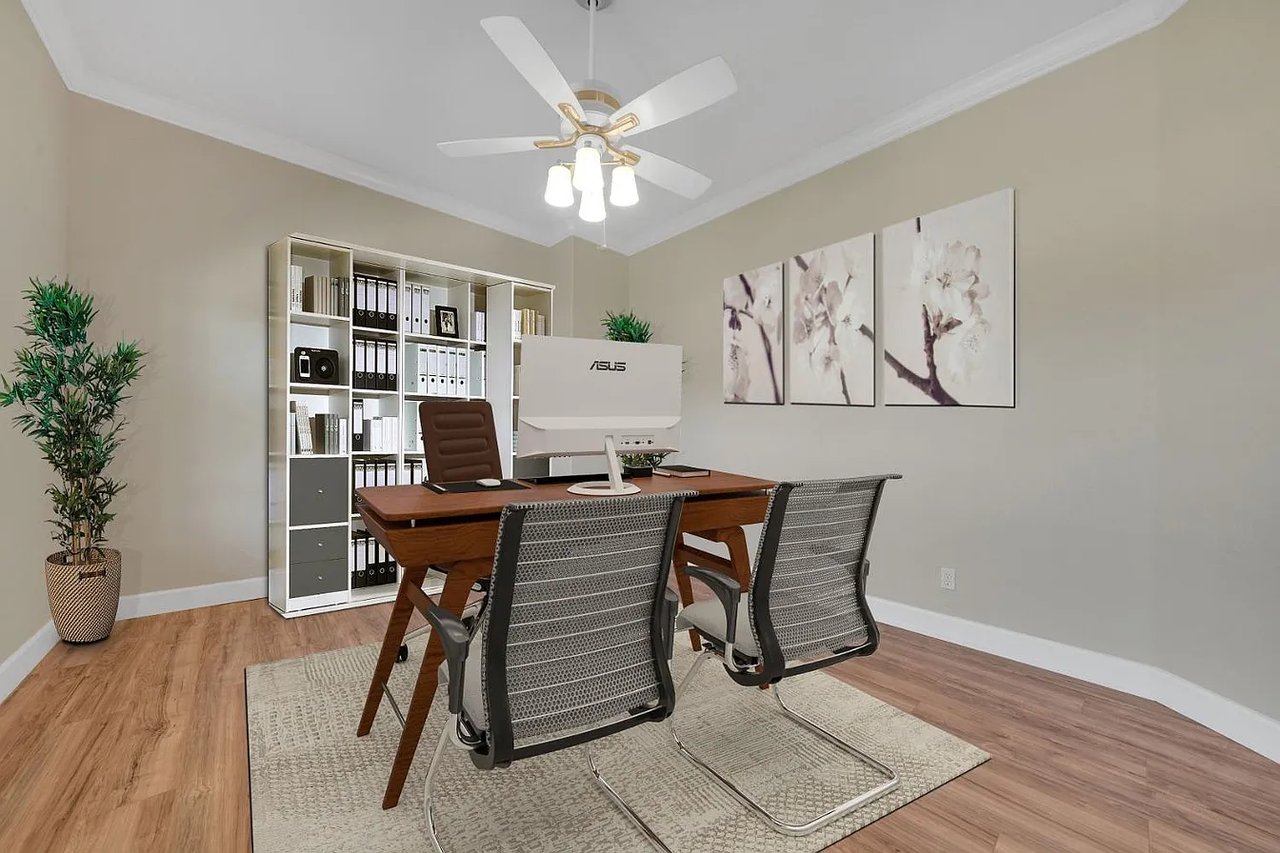 3221 Crestview Dr