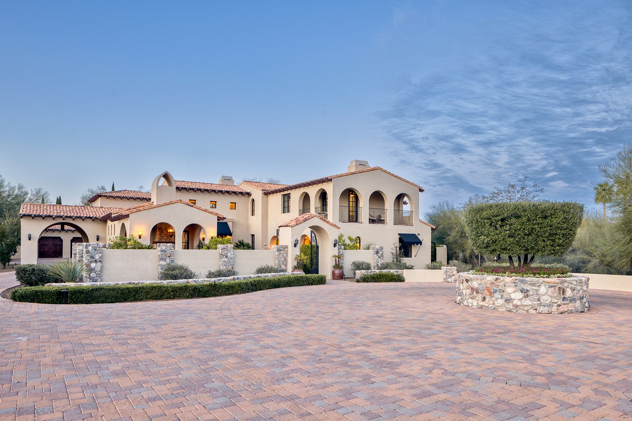 8243 N MOCKINGBIRD Lane