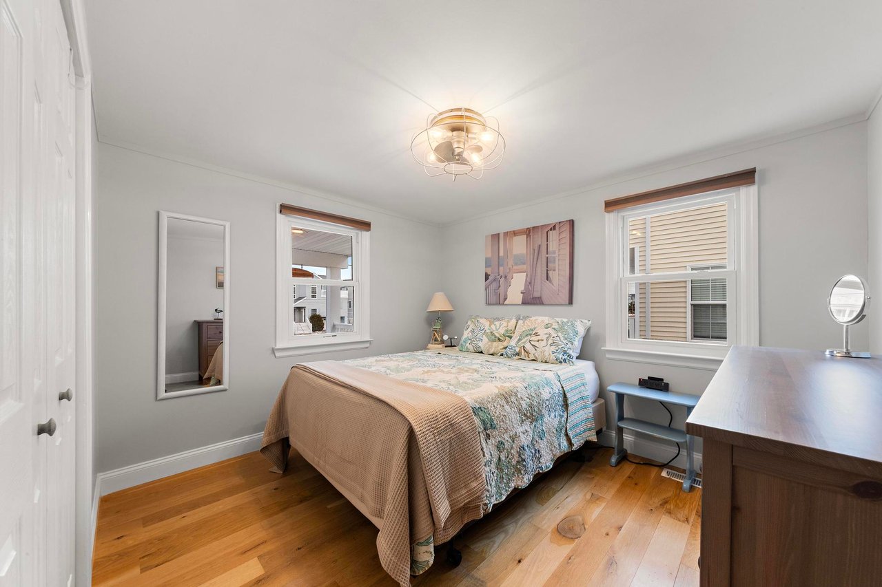 216 Taylor Ave, 1st Floor Unit