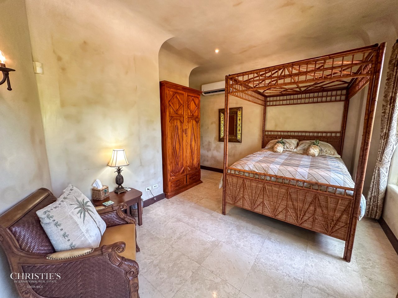 Golf-Front Tuscan-Style Estate – Villa Tuscana