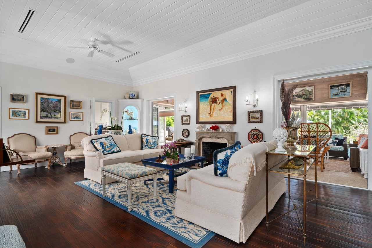 Little Southern Comfort in Lyford Cay