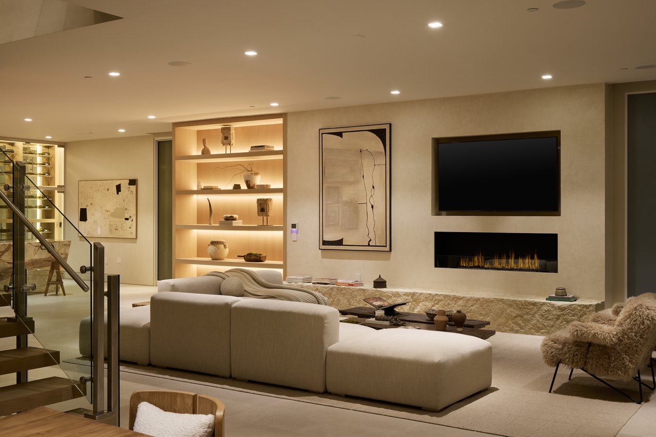 1615 Blue Jay Way, Bird Streets