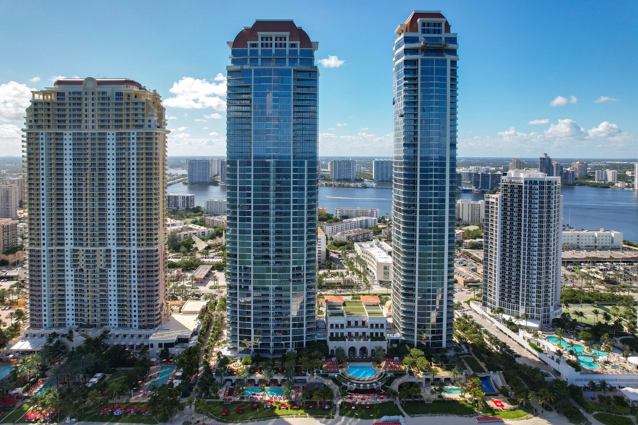 17901 Collins Ave # 3003