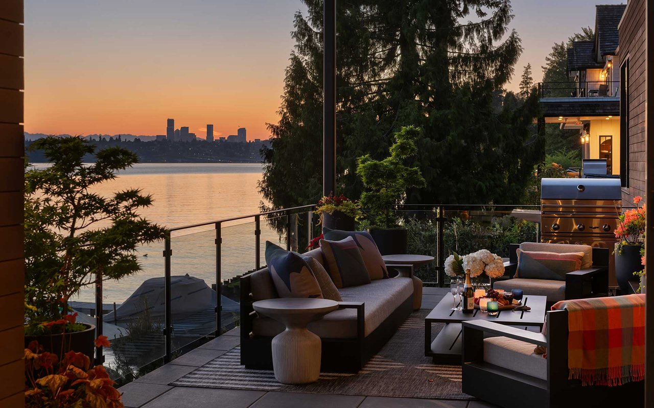 An Extraordinary Expression of Modern Waterfront Living on Mercer Island