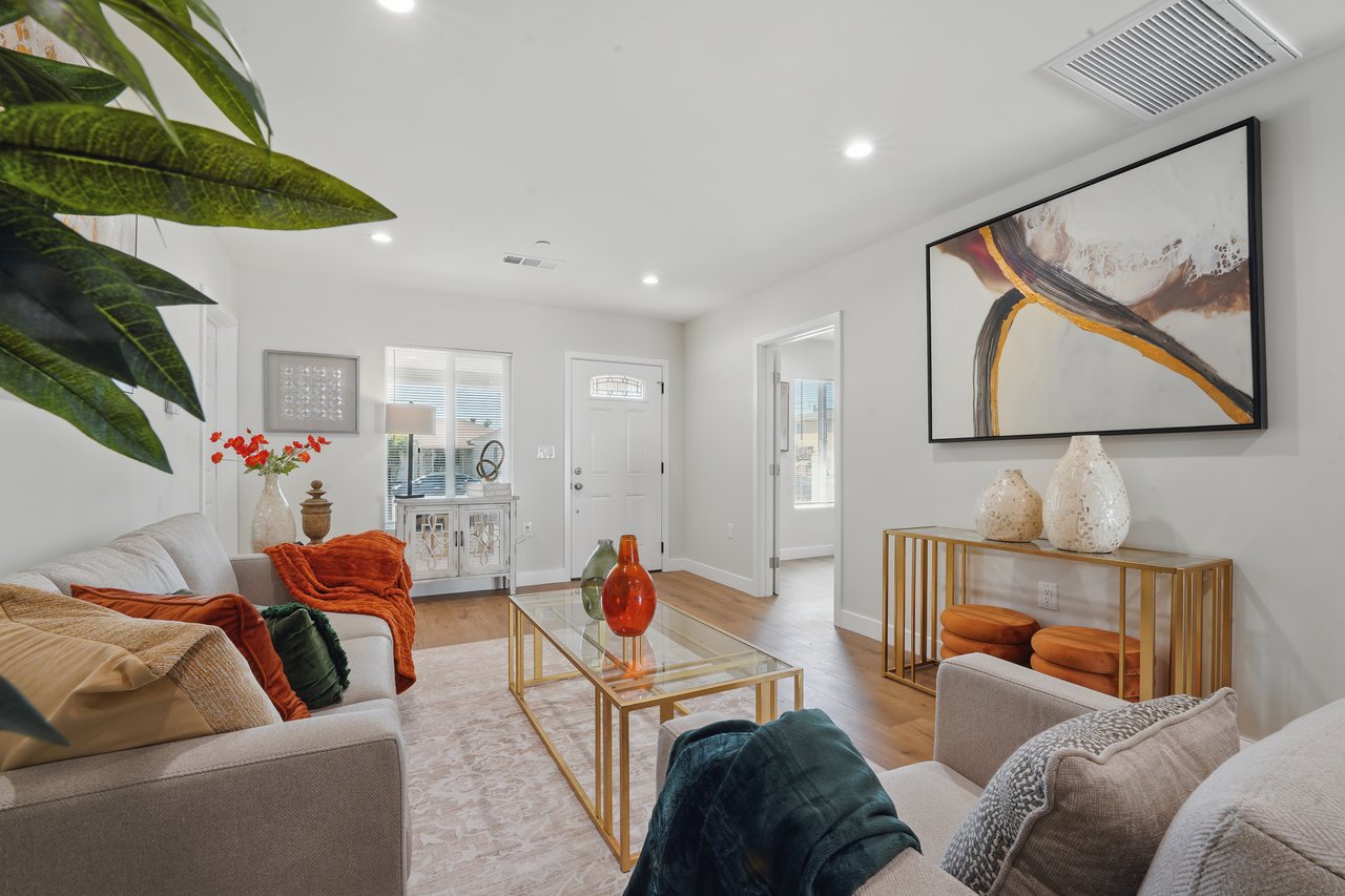 4 Units in North Hollywood