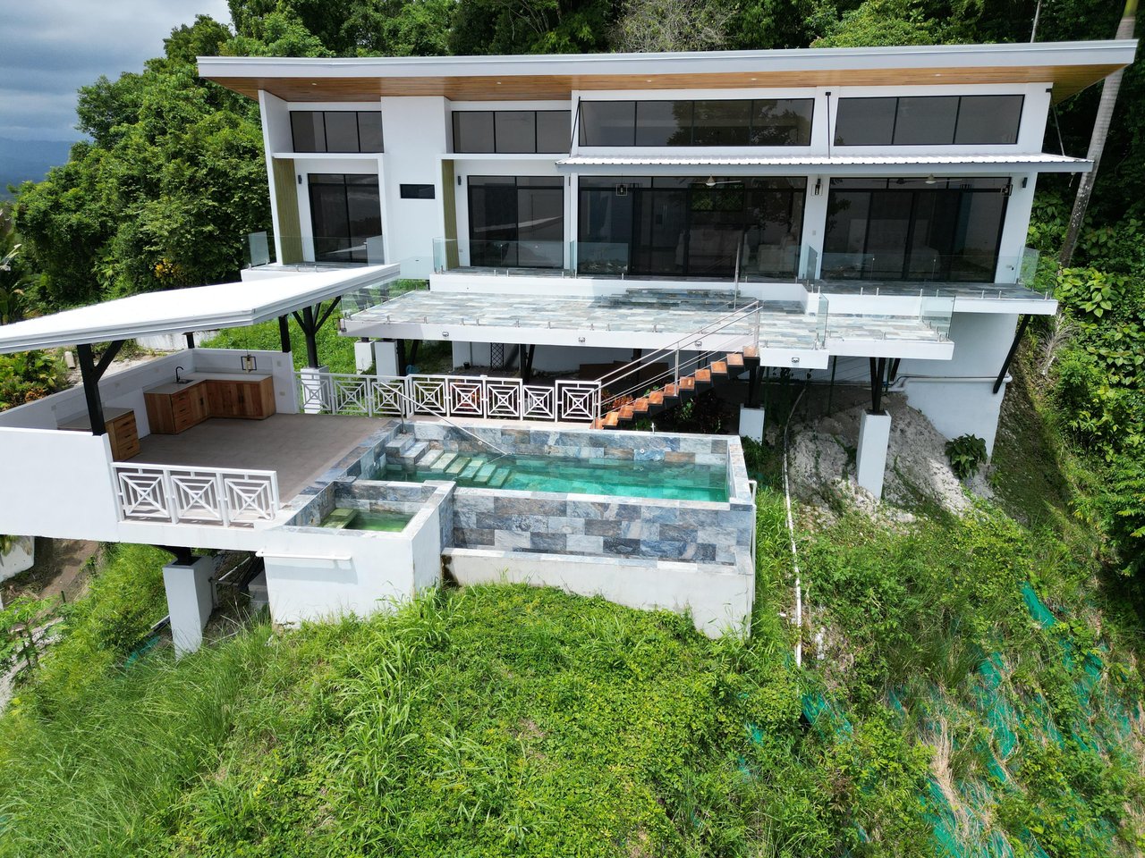 Modern Elegance Meets Incomparable Views, 3BDR&3Baths Home
