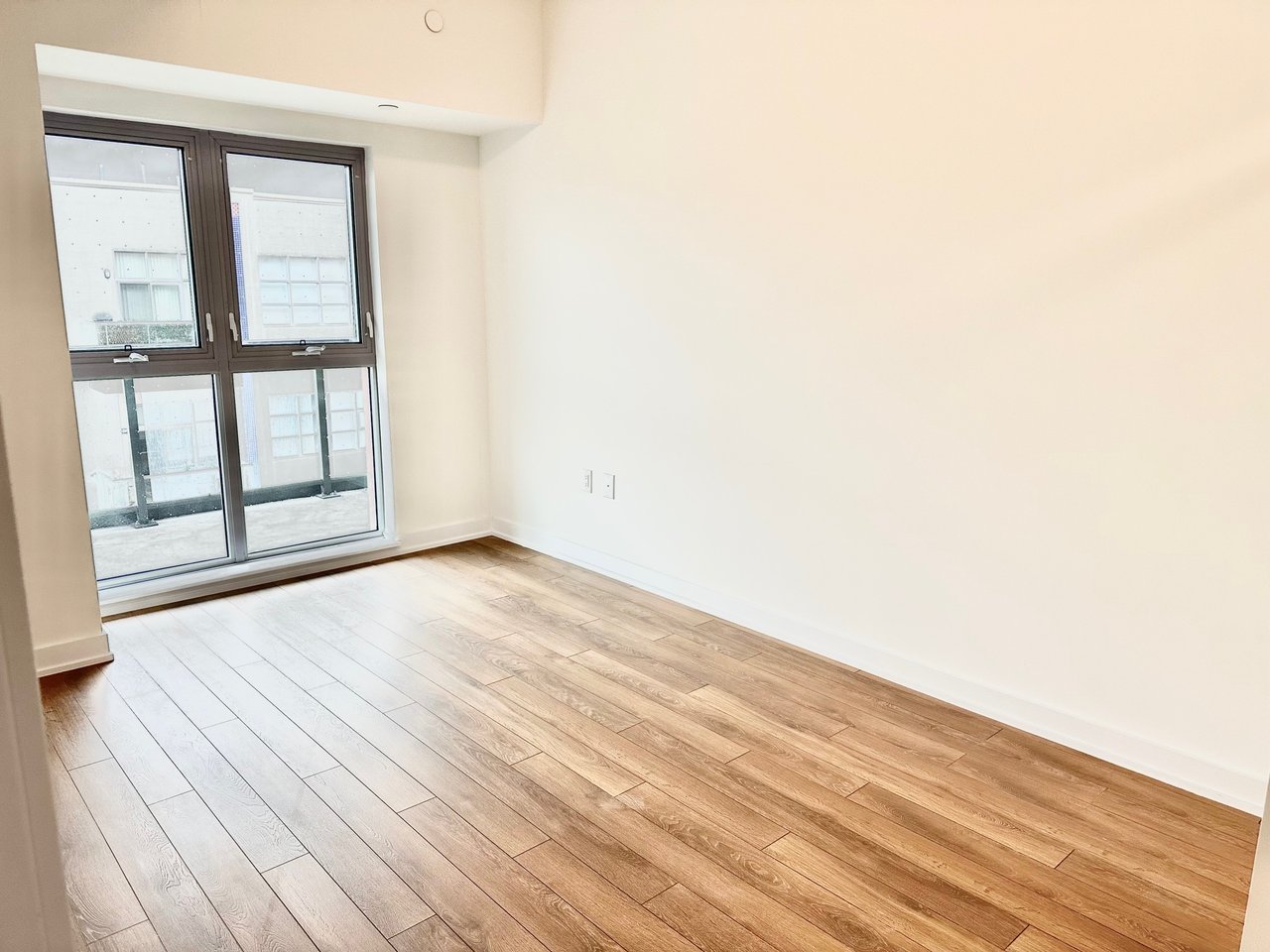  2433 Dufferin St Unit: 316