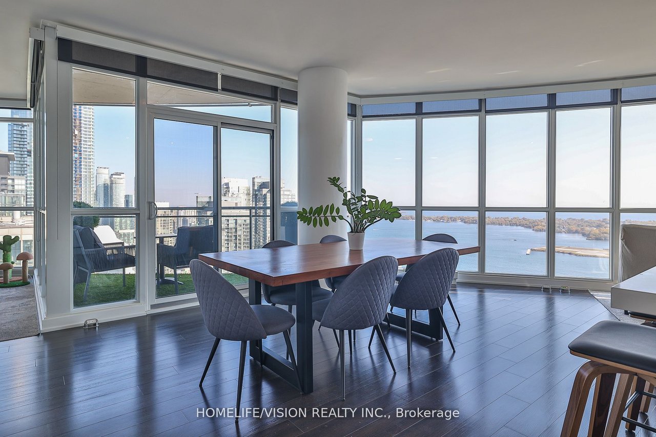 WATERFRONT LUXURY 