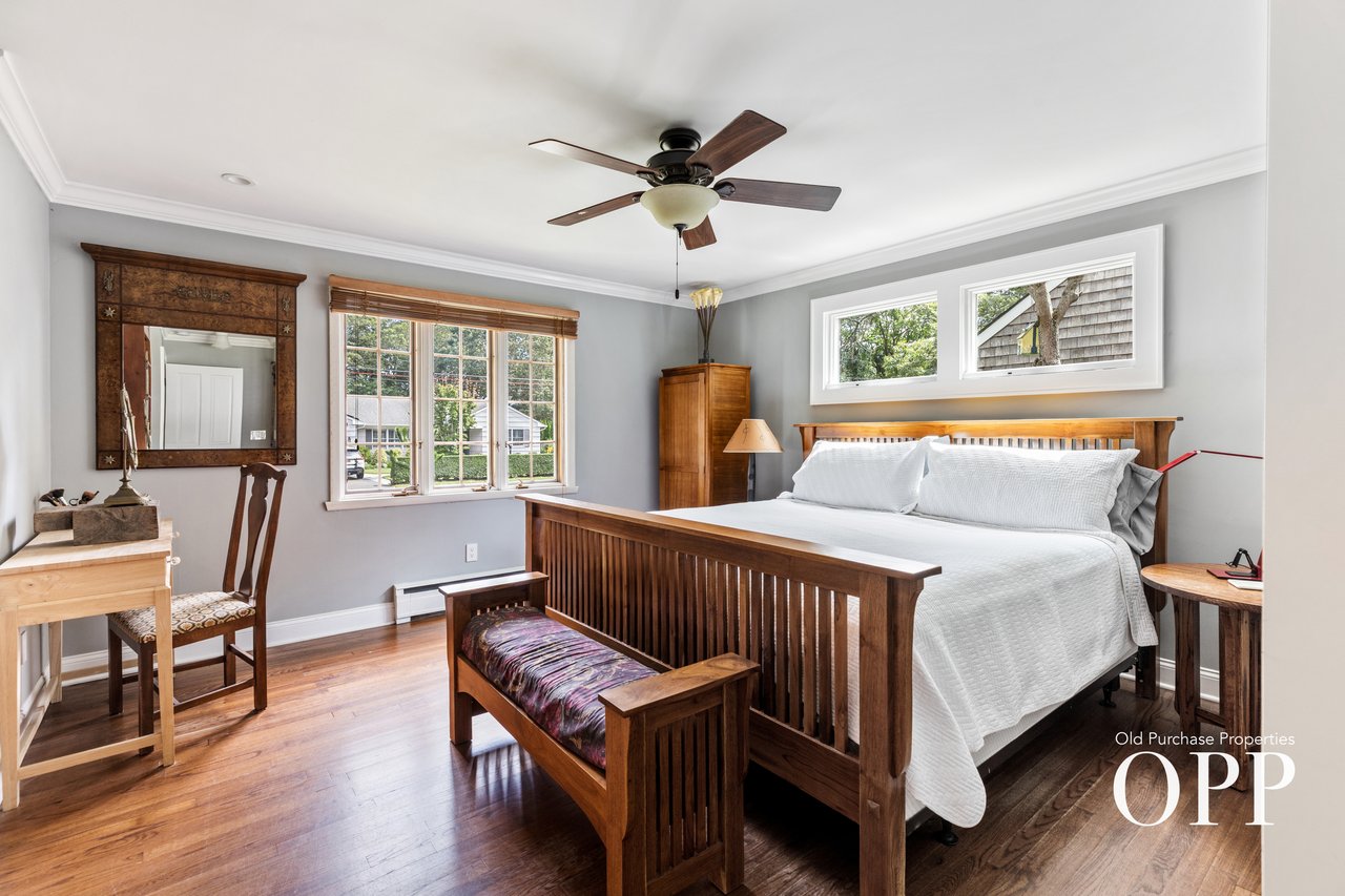 CEDAR-SHINGLED BEAUTY WITH POOL