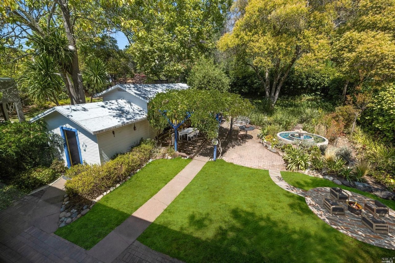 1132 Sir Francis Drake Blvd
