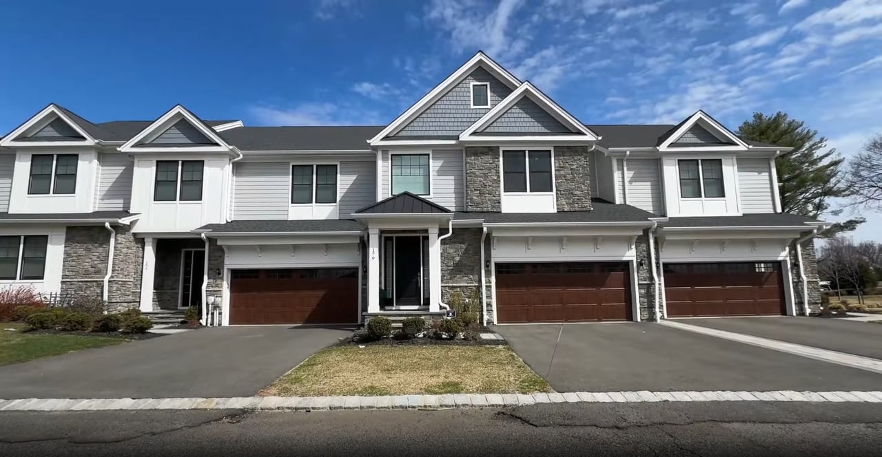 179 Woodmont Cirriver Vale, Nj 07675