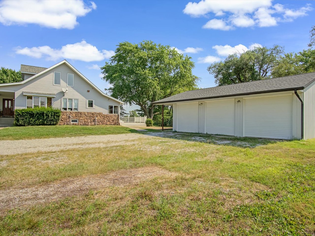 Spacious Country Home on Nearly 10 Acres – 2622 Kaiser Road 