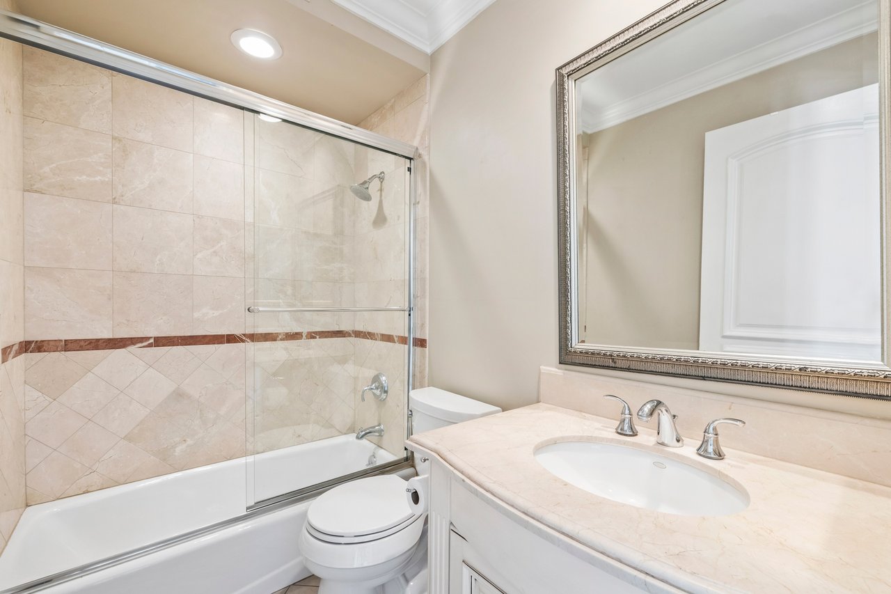 1540 S Bentley Ave Unit: 402