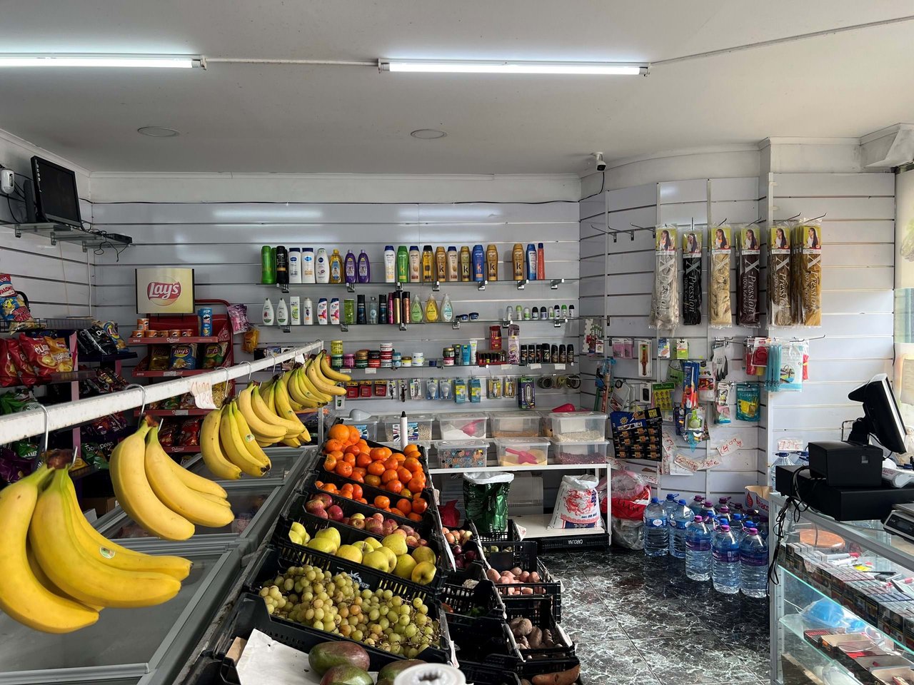 Prime Commercial Space Near Lisbon – Tenant in Place – 5% Annual Return