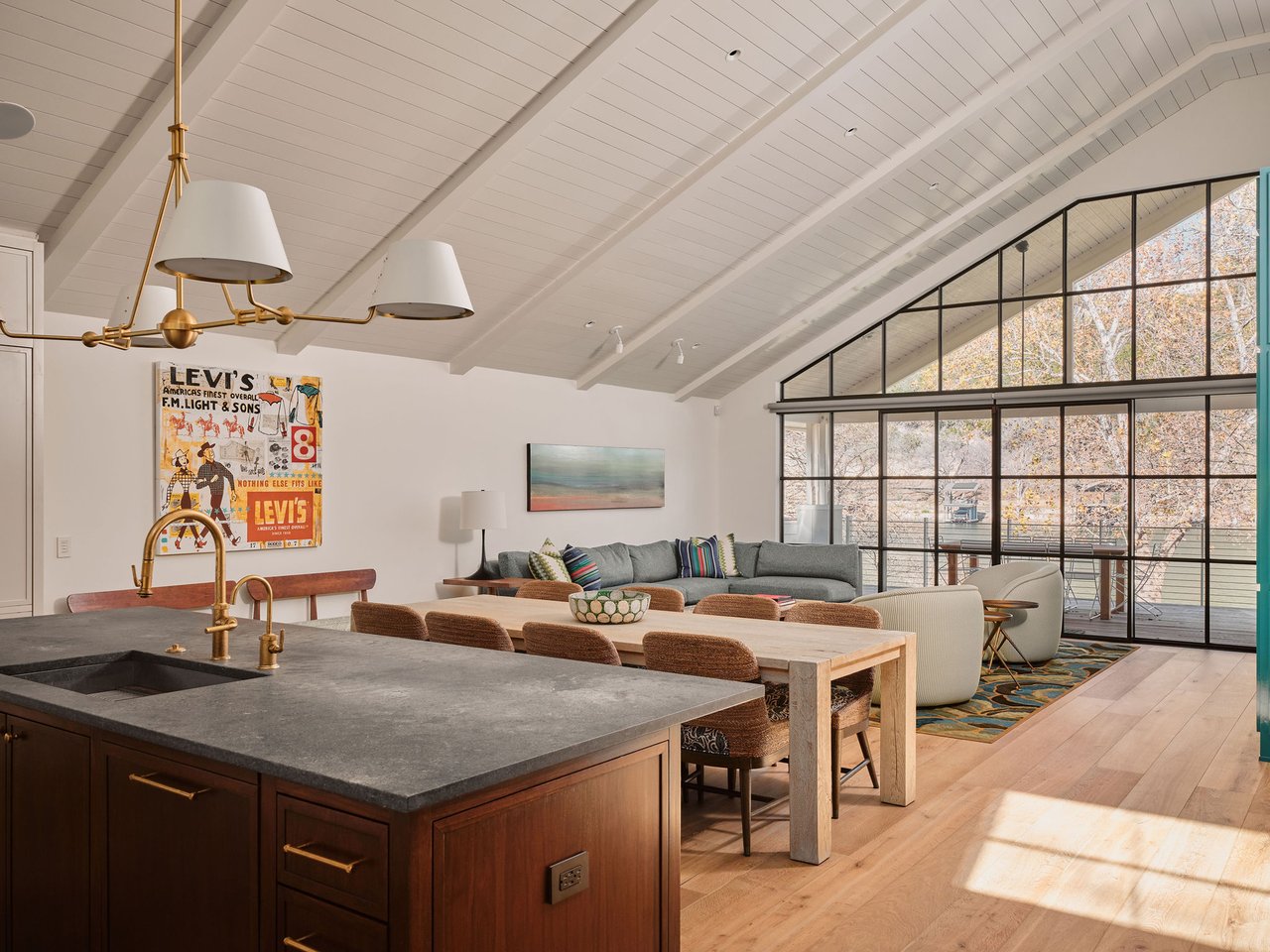 3016 Edgewater Drive