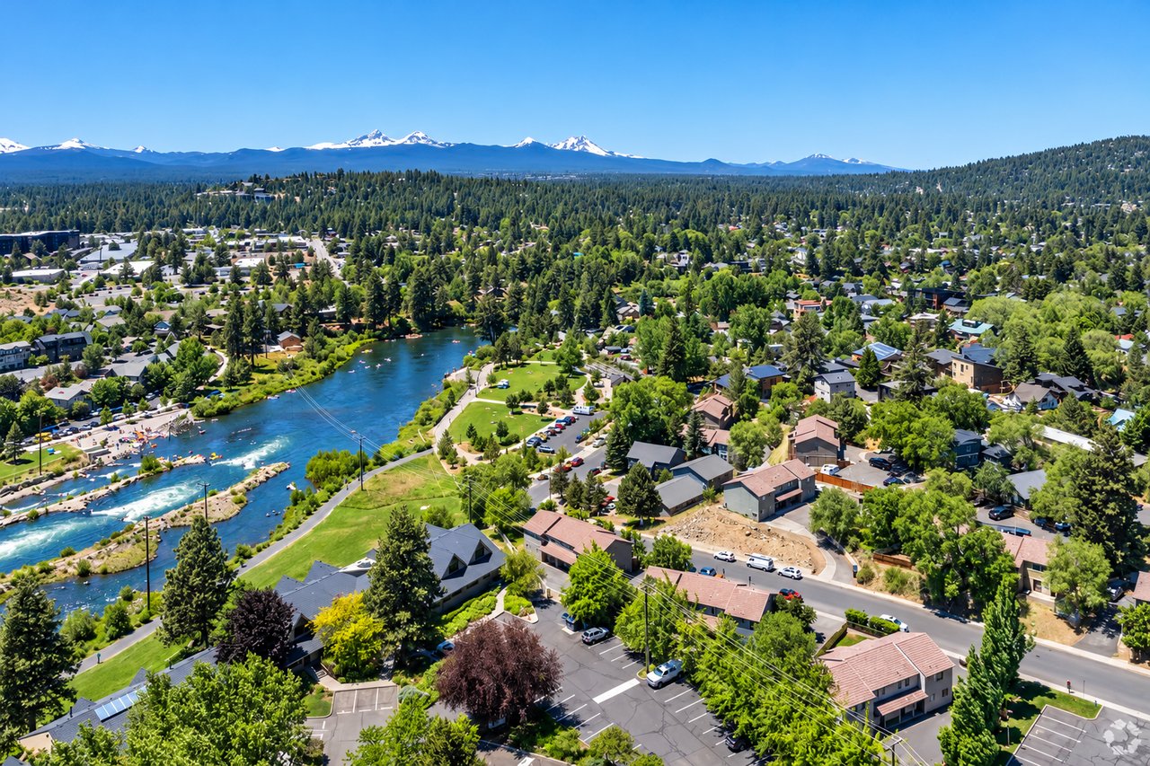 Summit West Bend Oregon: Neighborhood Guide and Homes for Sale