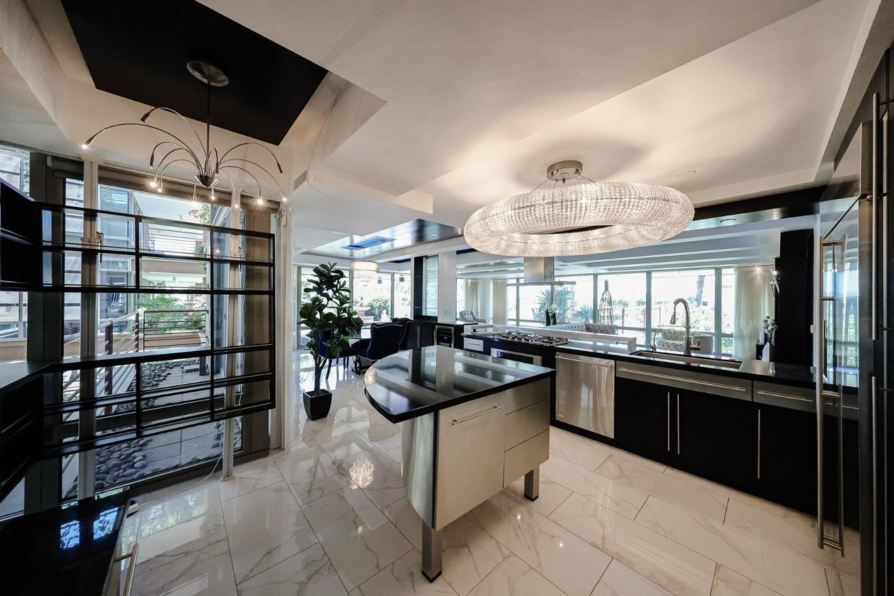 7157 E Rancho Vista Dr, #3006