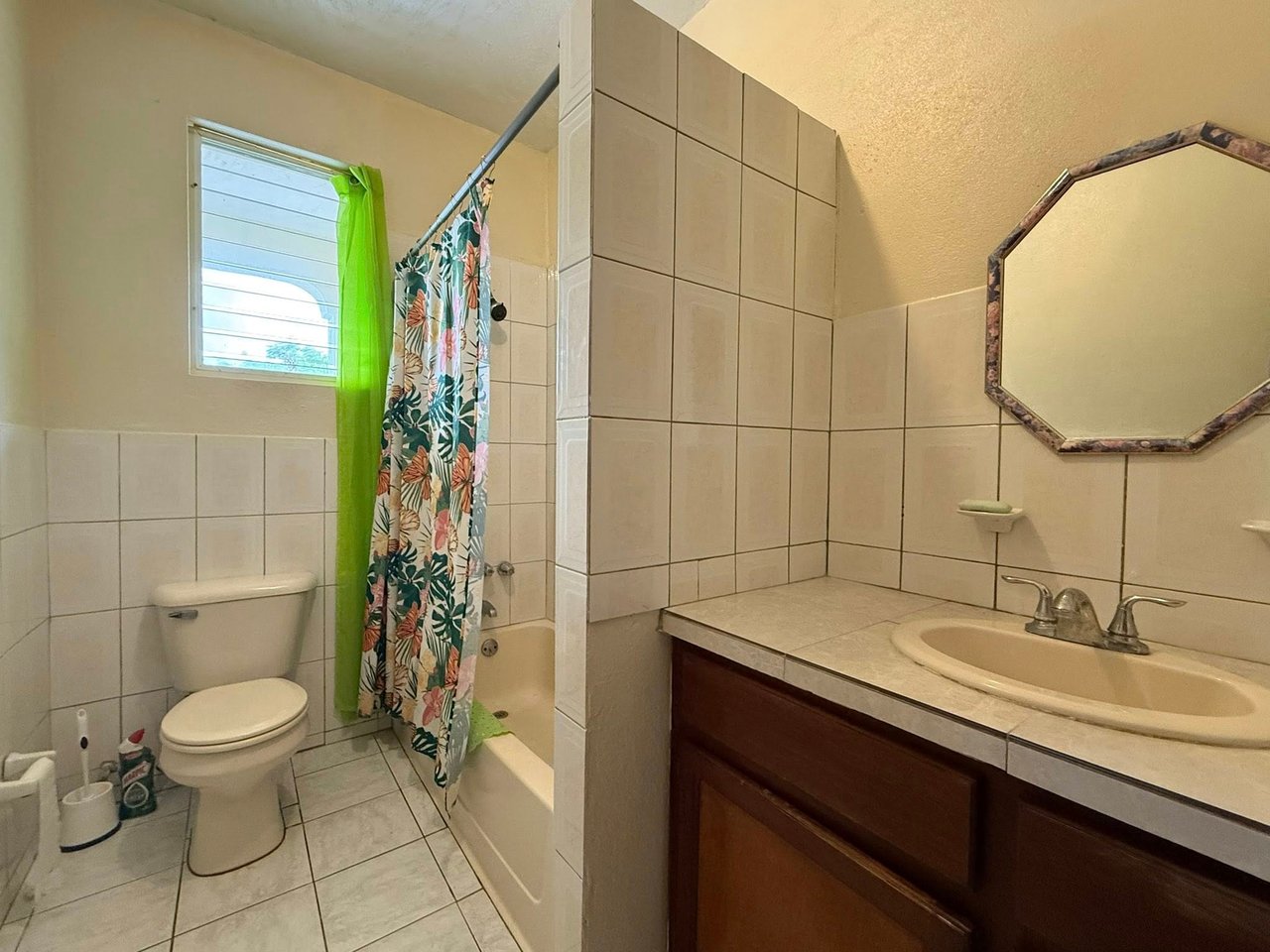 1076 Lambert 2 Bedroom Apartment