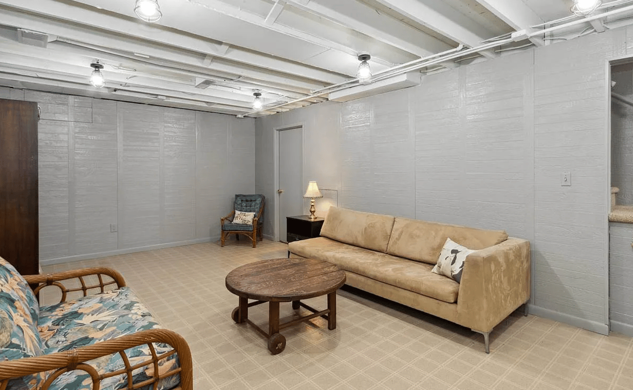 145 Oakridge Ave
