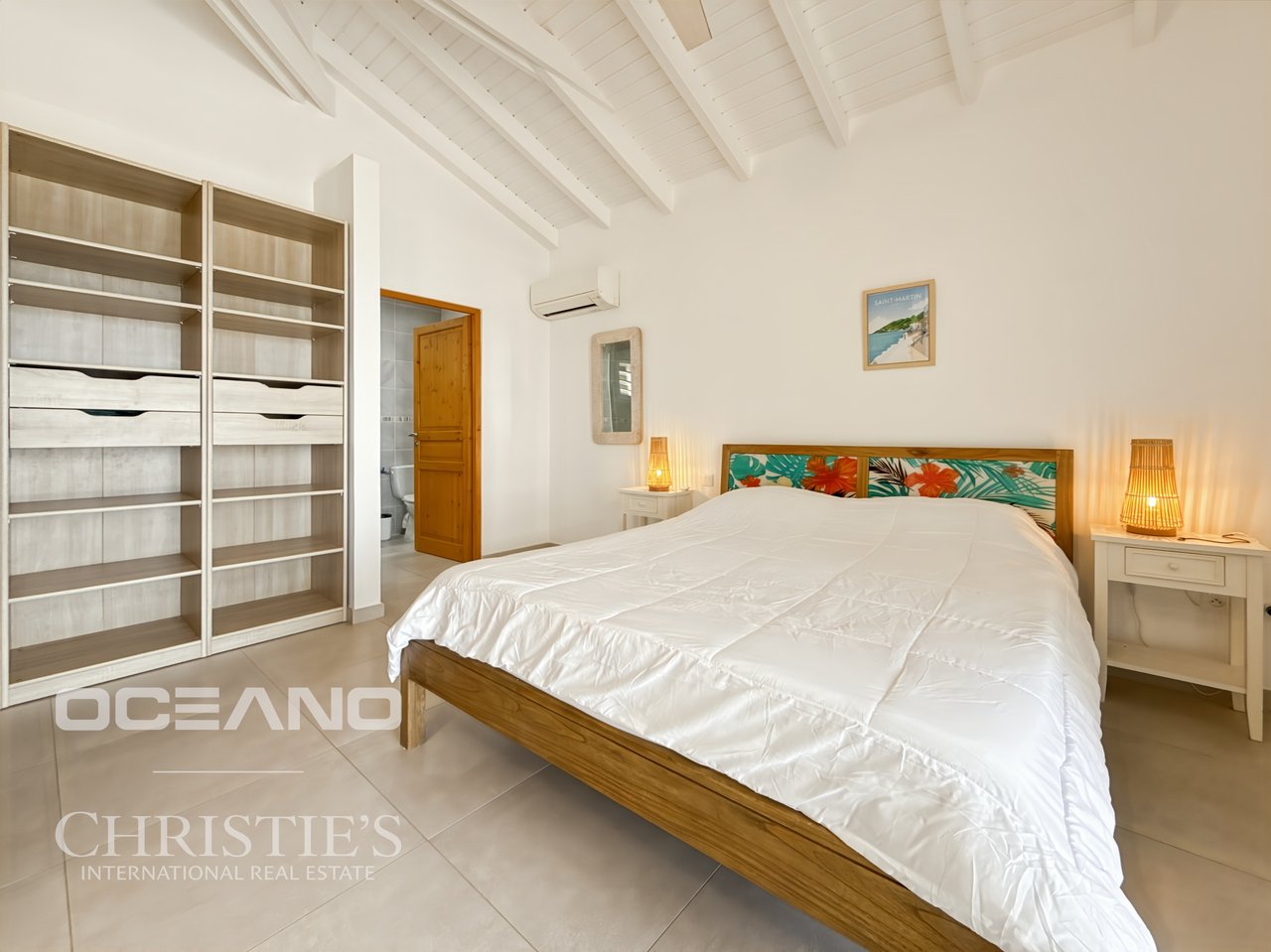 Villa with panoramic sea view