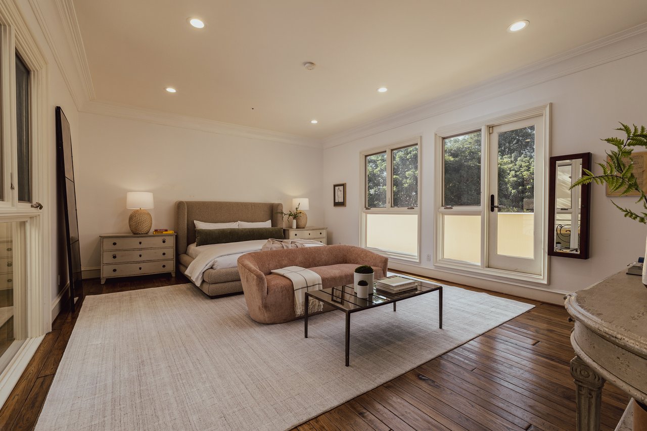 3364 Clerendon Rd, Beverly Hills 