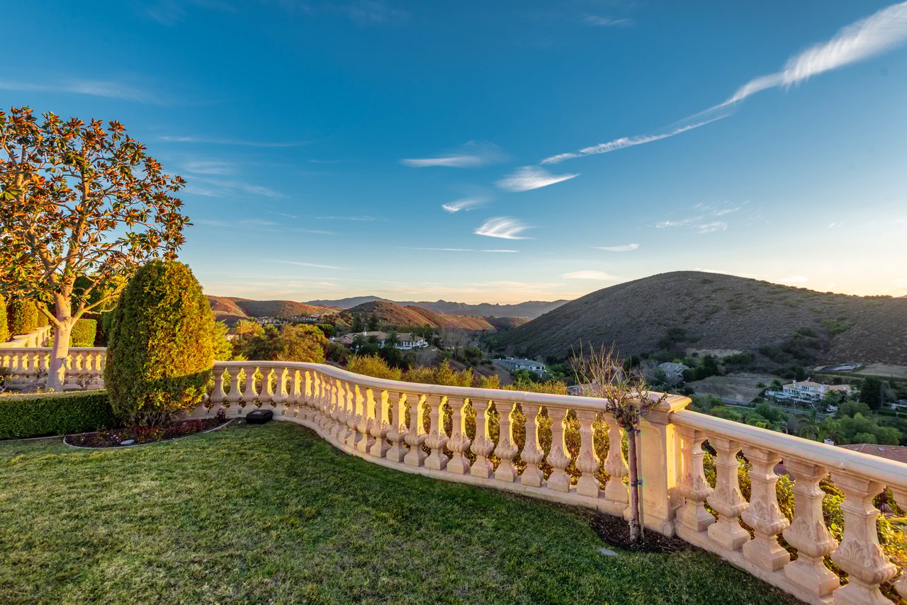 996 Vista Ridge Lane