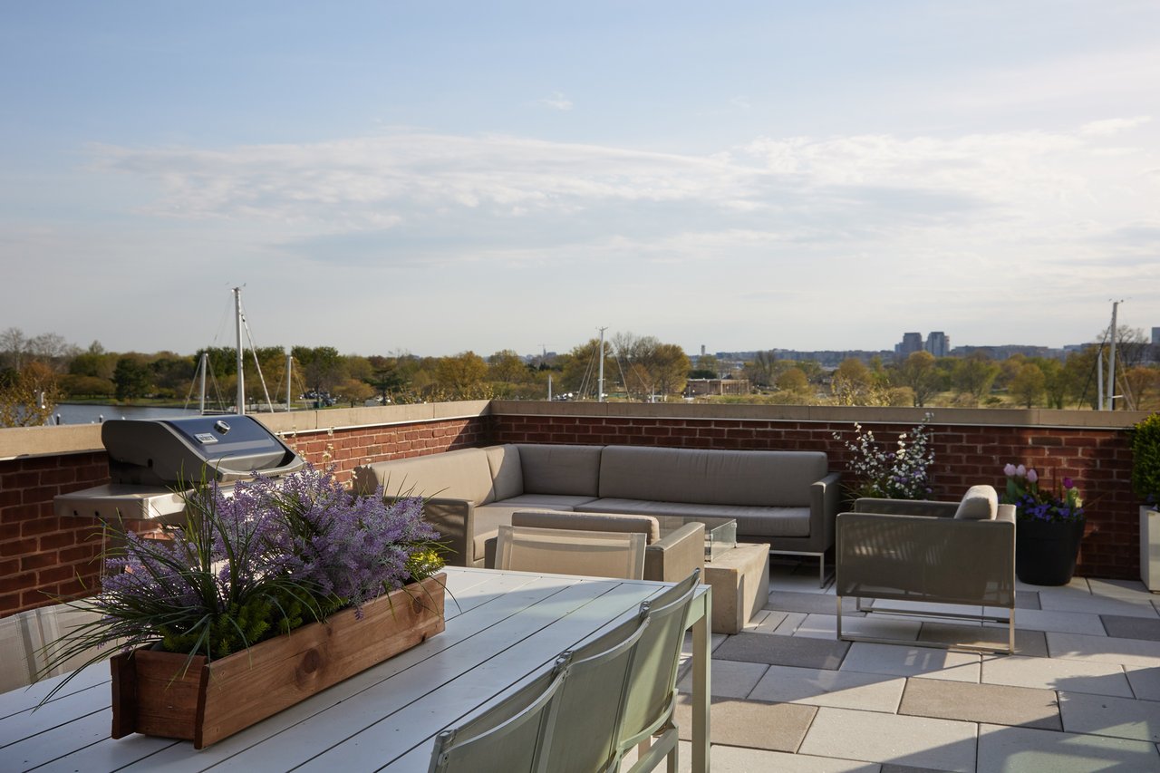 45 Sutton Square SW #306