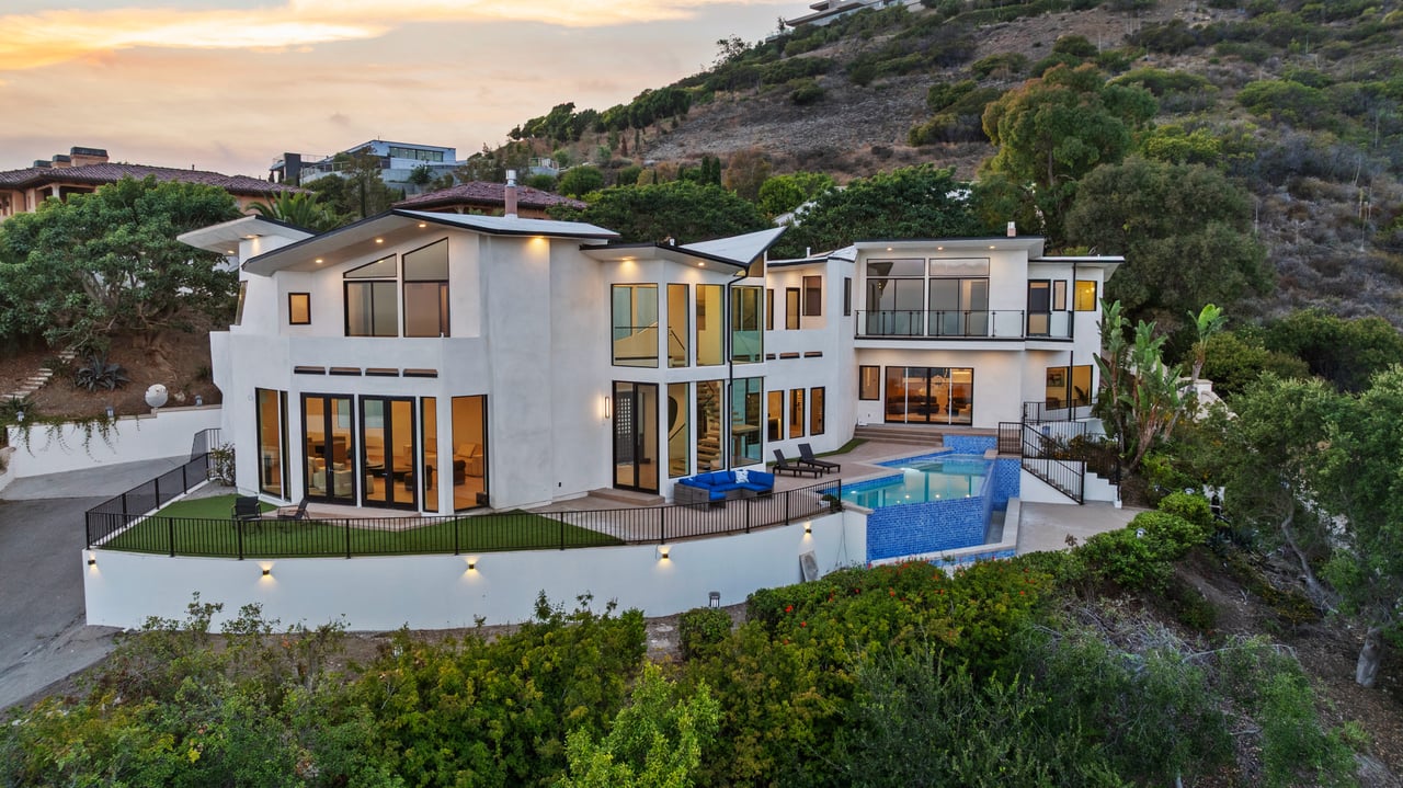 Luxurious Architectural Estate