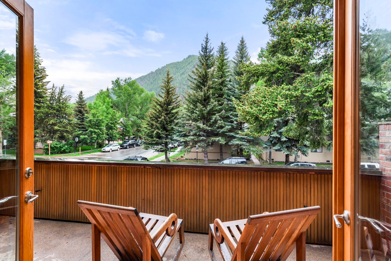Beautiful Mountain Contemporary Townhome in Aspen Central Core