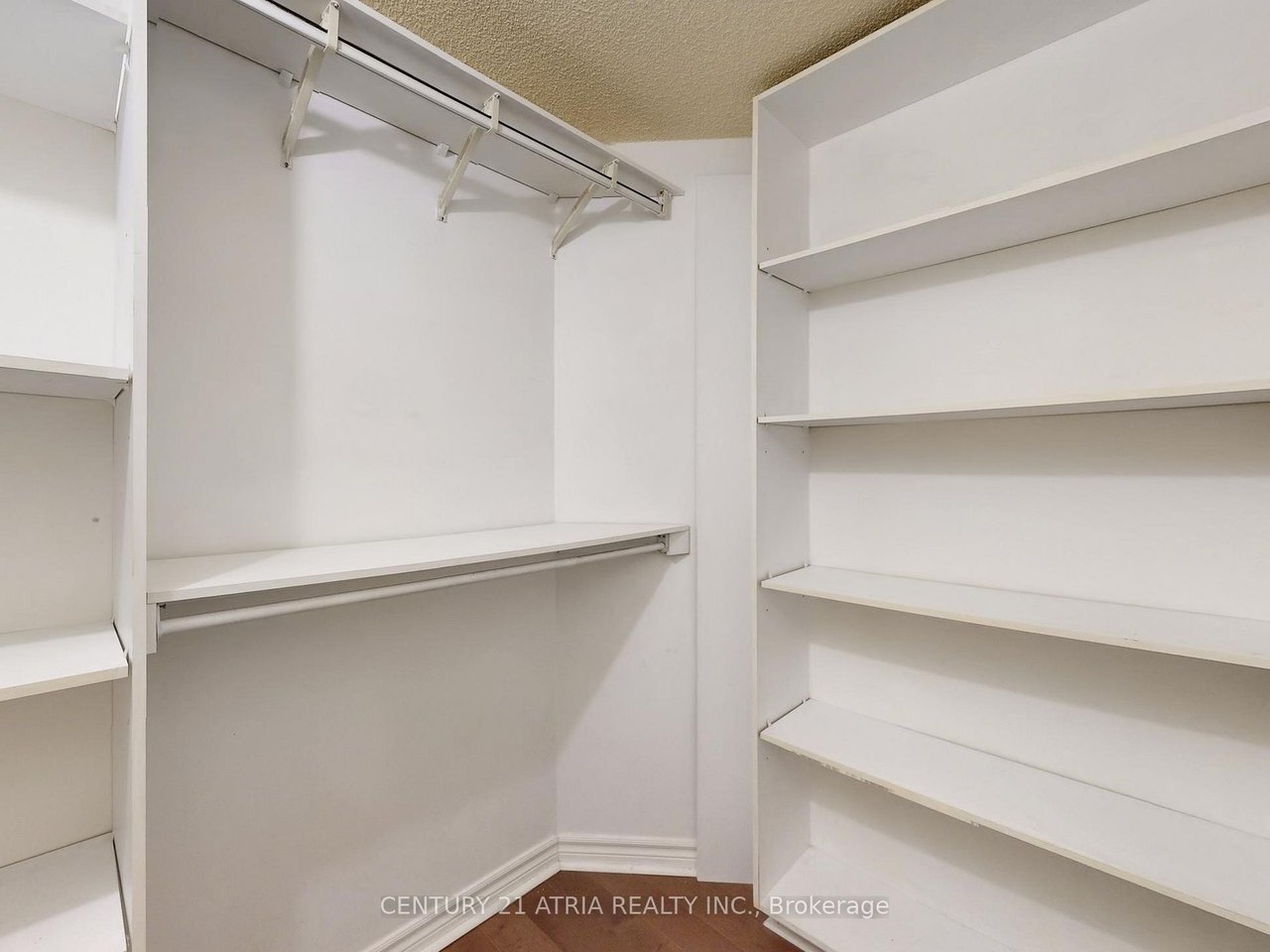 WILLOWDALE PENTHOUSE