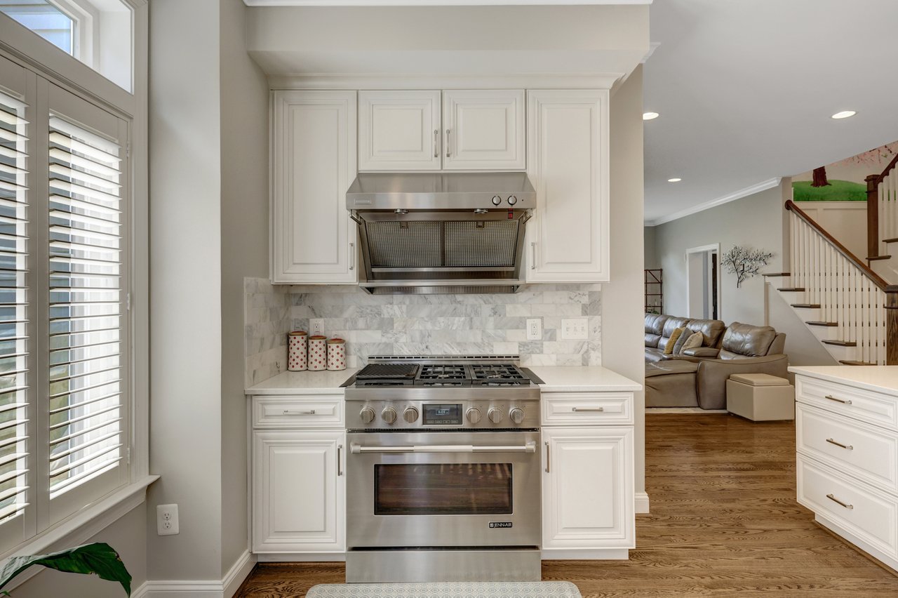 300 Jade Ct NW