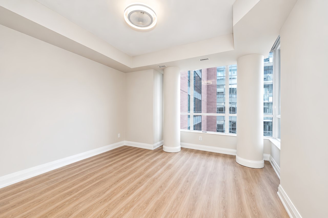 1 Hurontario St 308