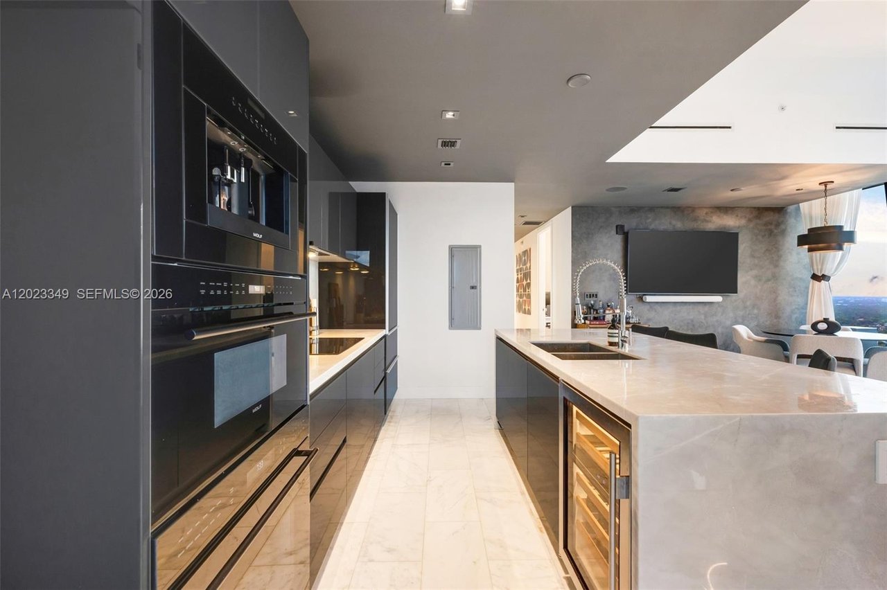 1451 Brickell Ave # 4304